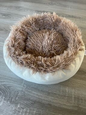 Calming Pet Cuddle Pet Bed in Beige and Taupe